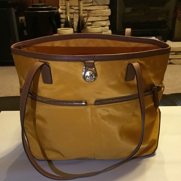 Michael Kors tote - Picture 7 of 12